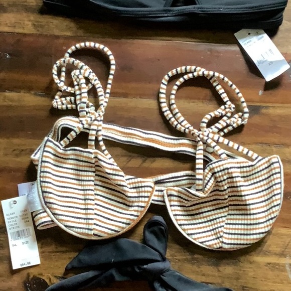 Bathing suit top bundle ☀️ - Picture 2 of 4